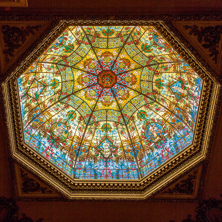 Détail du plafond du théâtre Colón à Buenos Aires 