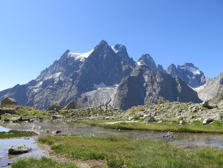 Vue sur le Pelvoux, dans le parc national des Écrins parcs nationaux france