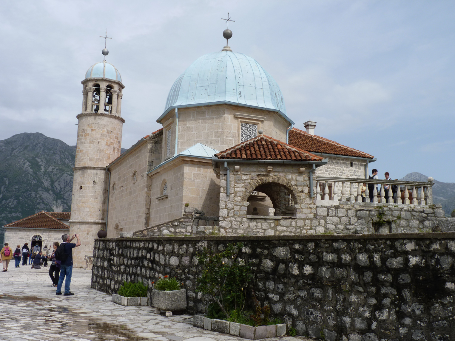 L'église de l'Assomption de la Vierge sur l'îlot Notre-Dame-du-Rocher