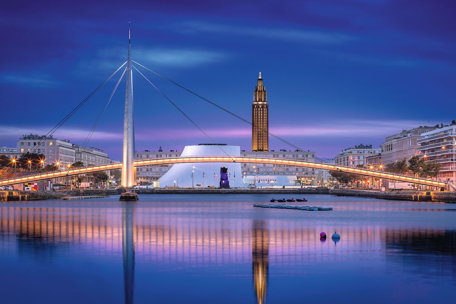 Le centre-ville du Havre vu depuis le bassin du Commerce