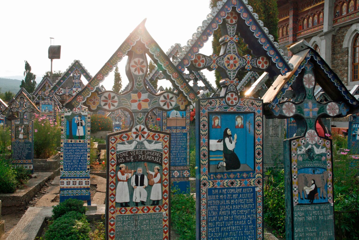 Le cimetière de Sapanta, dit le "cimetière joyeux"